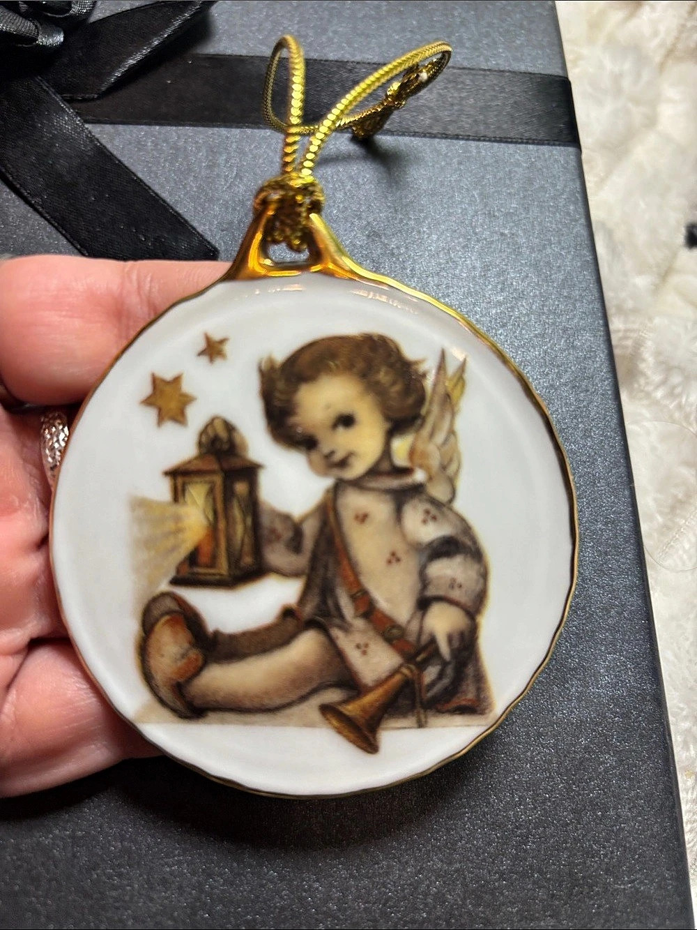 M.J. Hummel Mein Laternlein sternlichtklar / Guiding Angel Porcelain Pendant